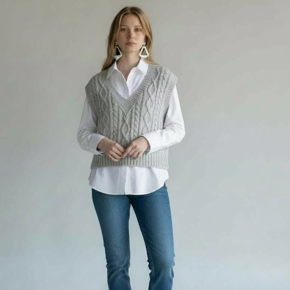 ZARA Light Gray Chunky Cable Knit Sweater Vest Women’s Size Small